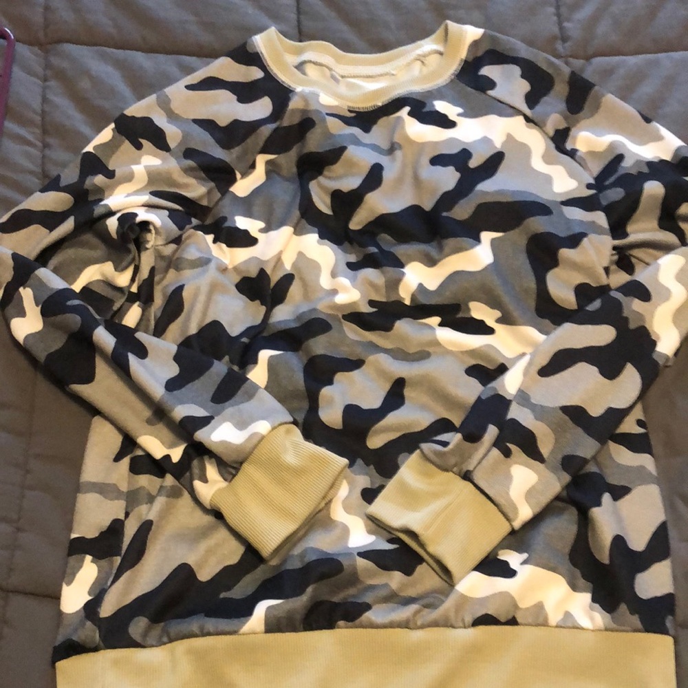Camo top